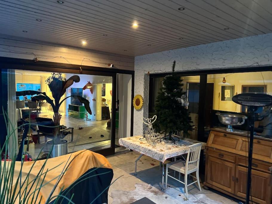 Villa Casa Blanca Mit Privatem Schwimmbad 26 Grad Und Sauna Duisburg Bagian luar foto