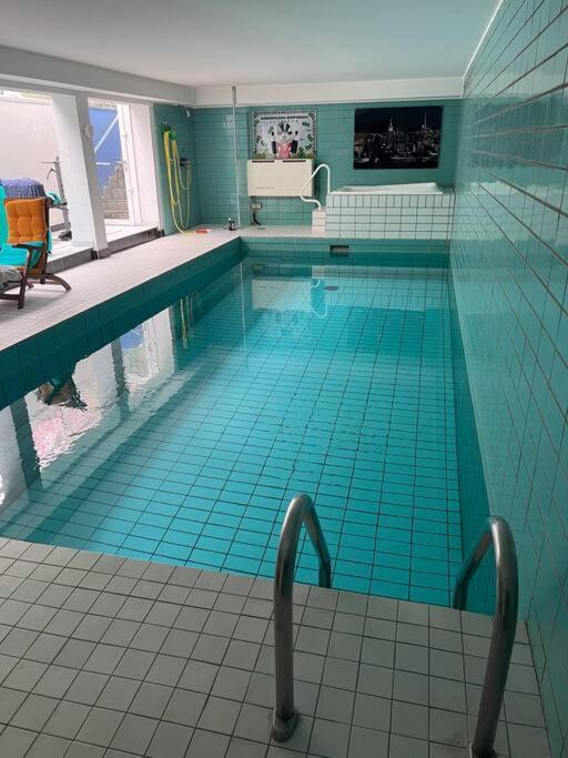 Villa Casa Blanca Mit Privatem Schwimmbad 26 Grad Und Sauna Duisburg Bagian luar foto